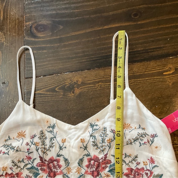 Floral Embroidered White Lace Trim Top - Picture 3 of 8